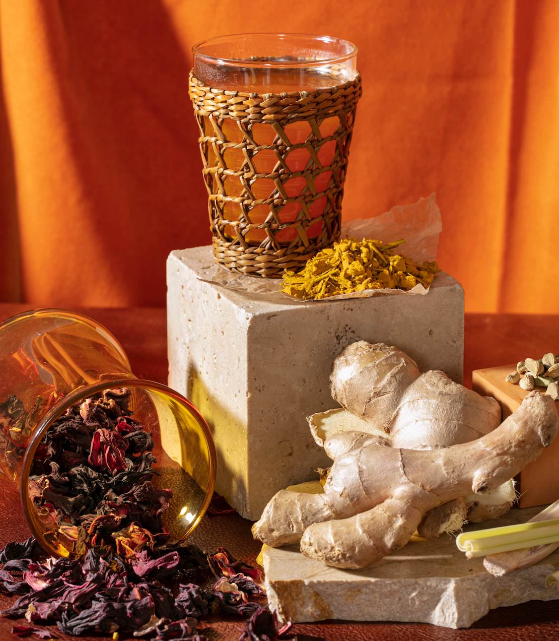 Organic Ginger Turmeric mood image.